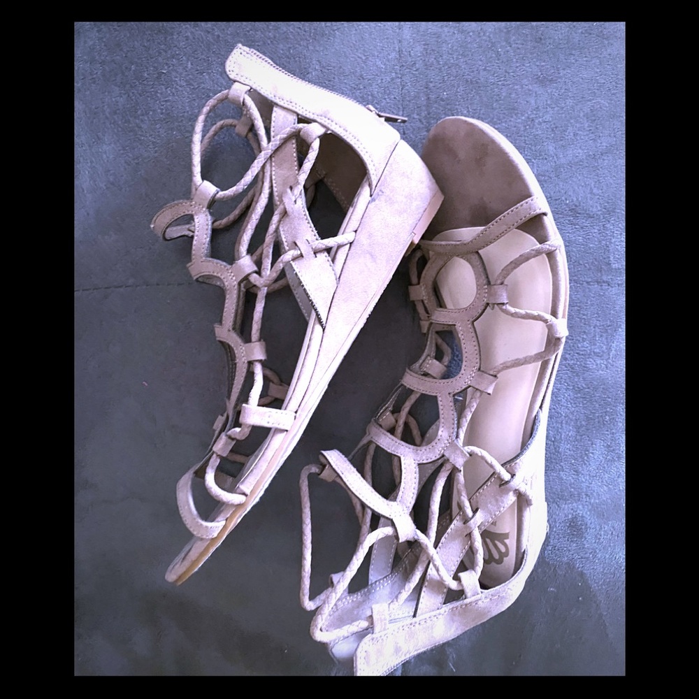 🎀3/$15🎀FERGALICIOUS STRAPPY SANDALS